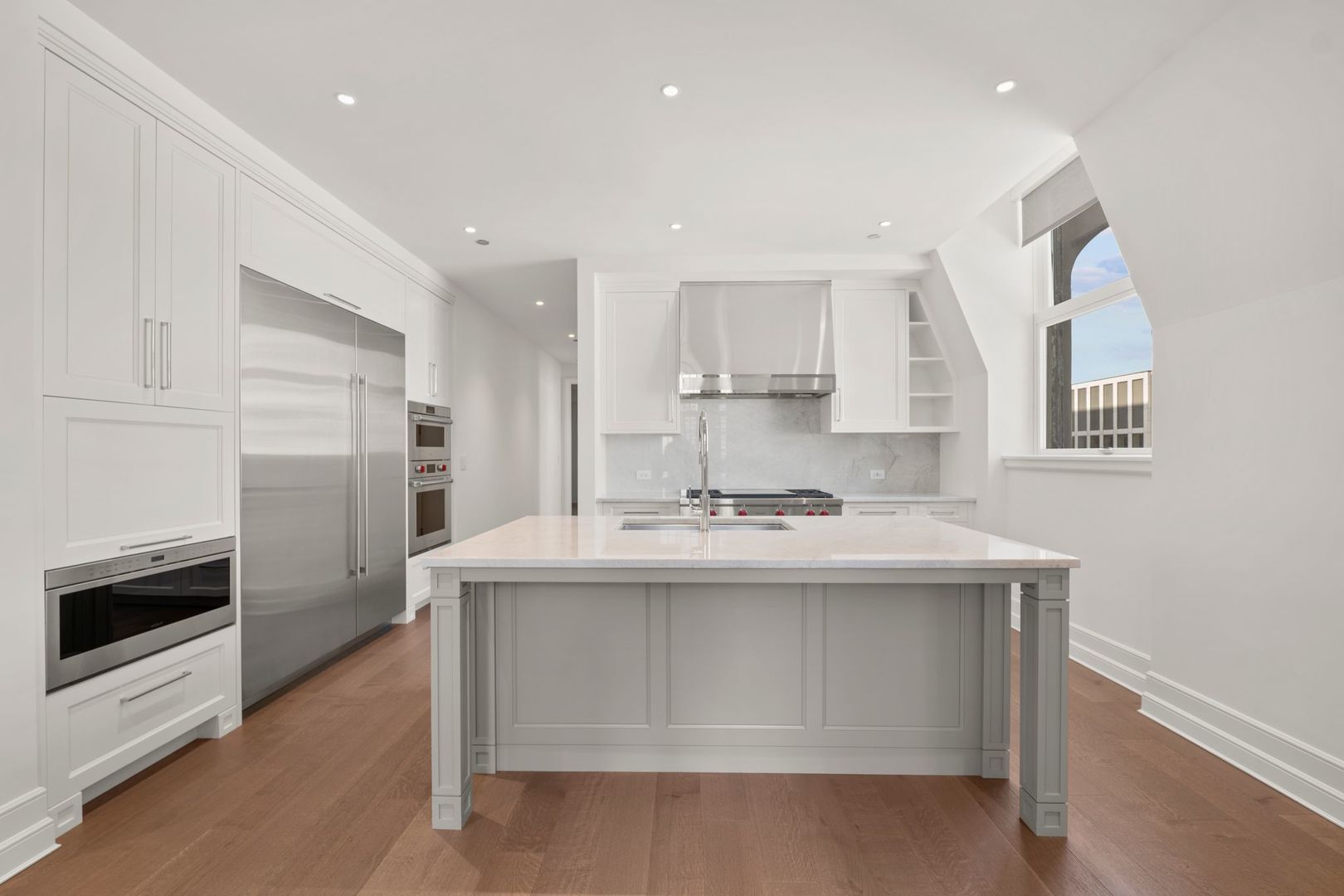 435 N Michigan Avenue Unit: 2004