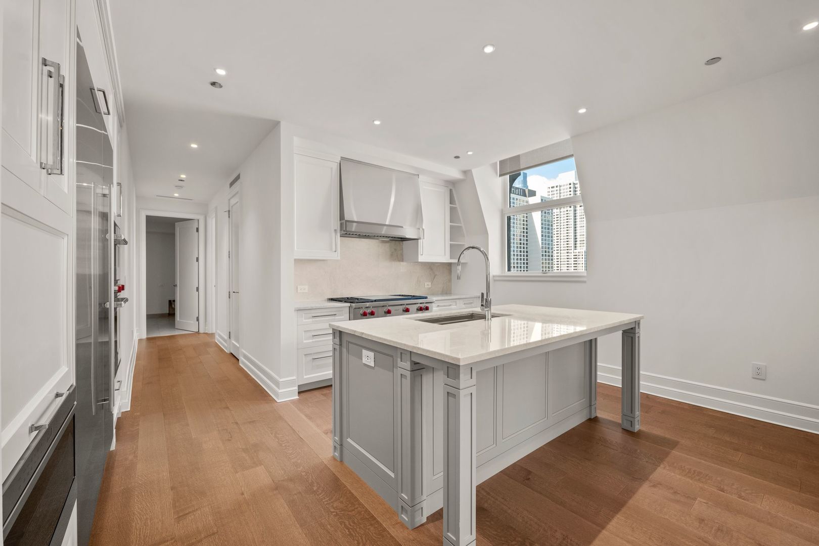 435 N Michigan Avenue Unit: 2004