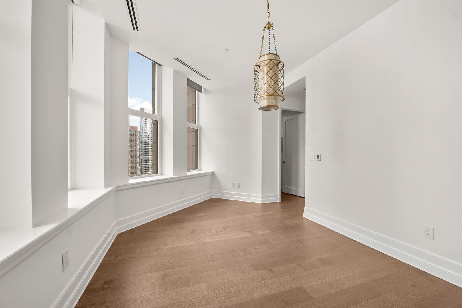 435 N Michigan Avenue Unit: 2004