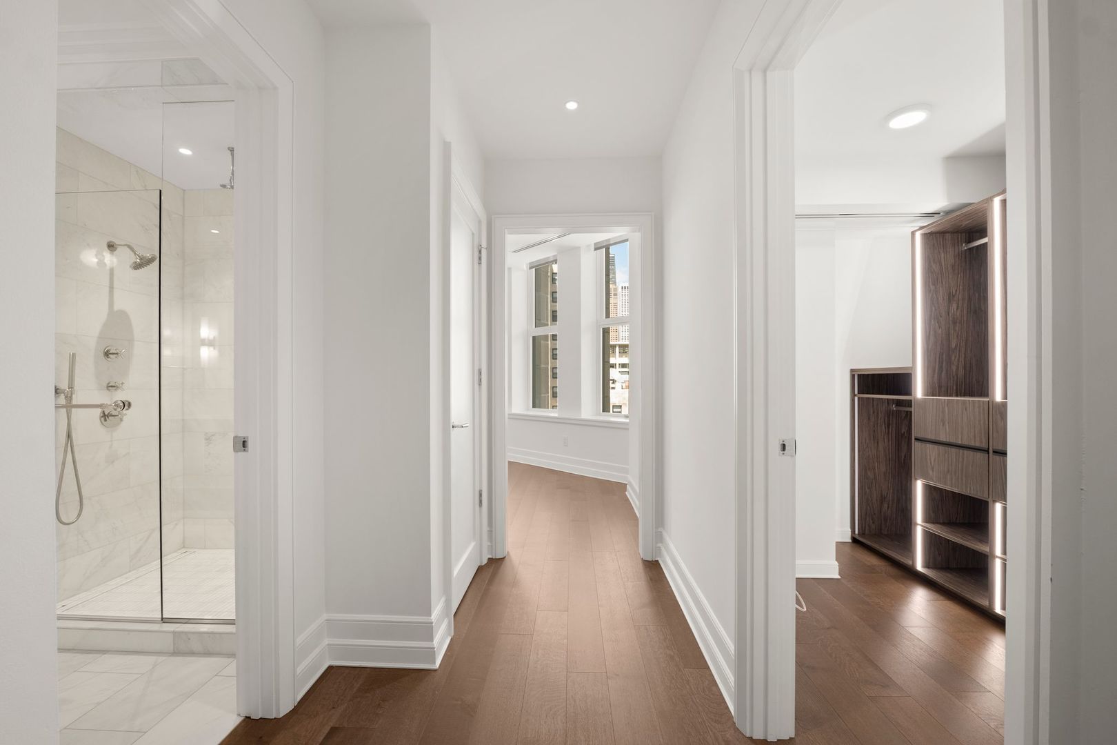 435 N Michigan Avenue Unit: 2004