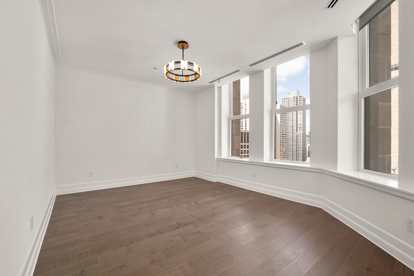 435 N Michigan Avenue Unit: 2004