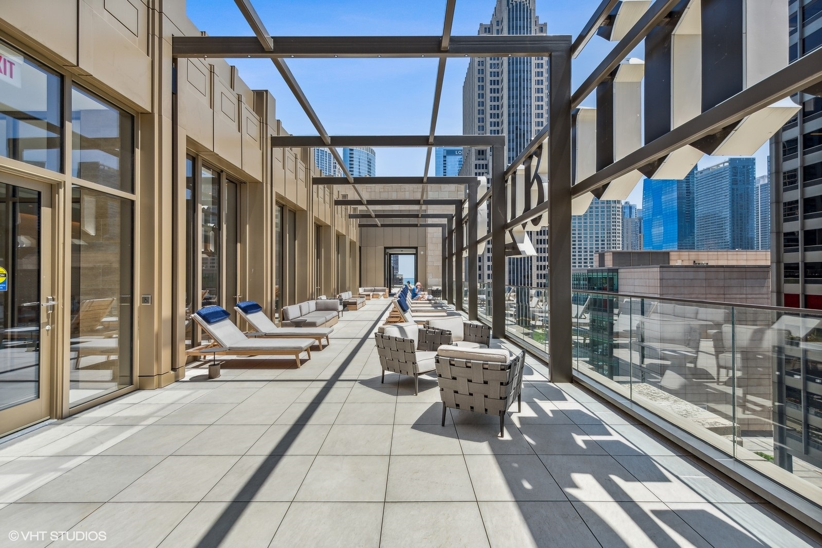 435 N Michigan Avenue Unit: 2004