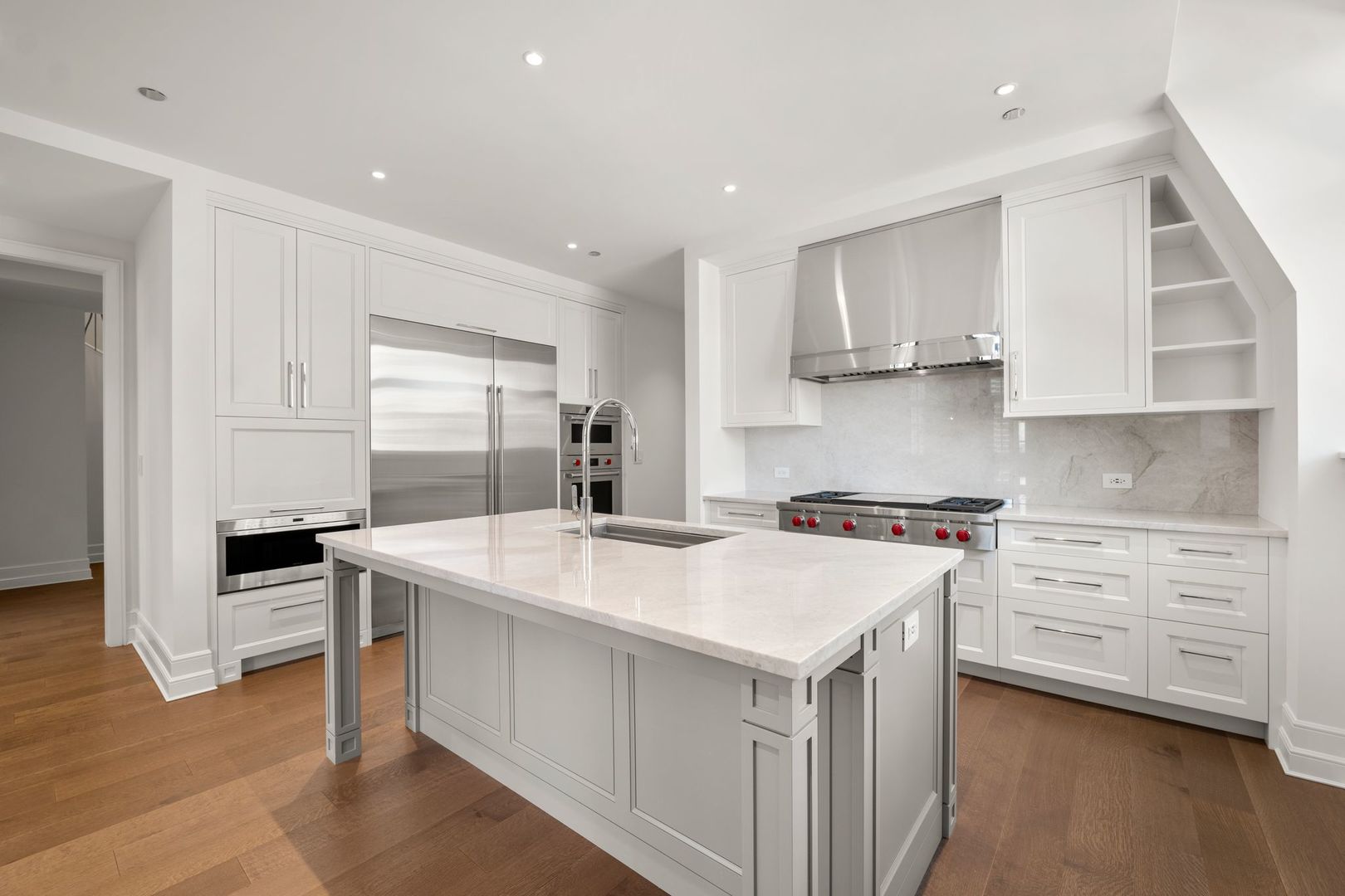 435 N Michigan Avenue Unit: 2004