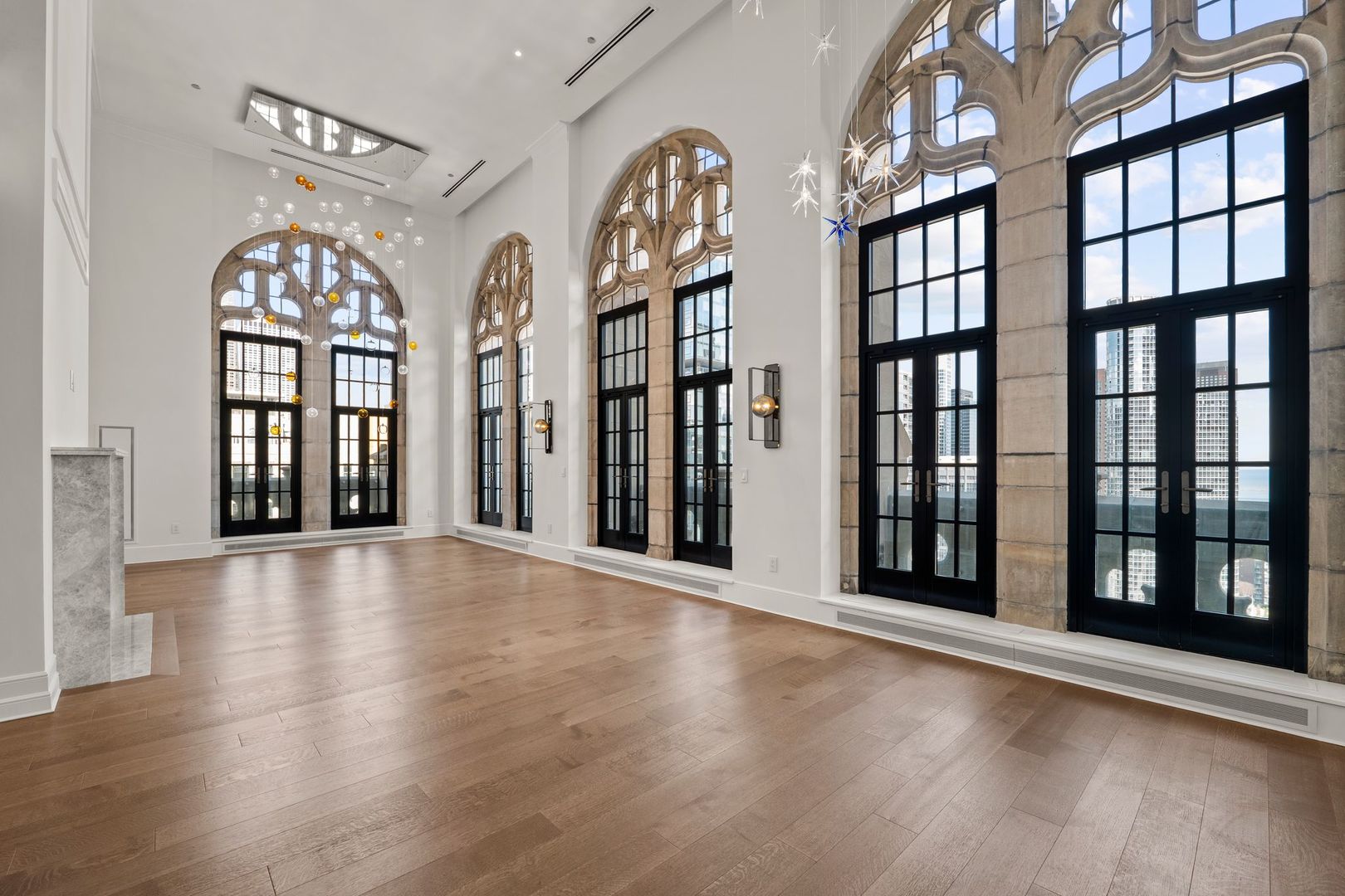 435 N Michigan Avenue Unit: 2004