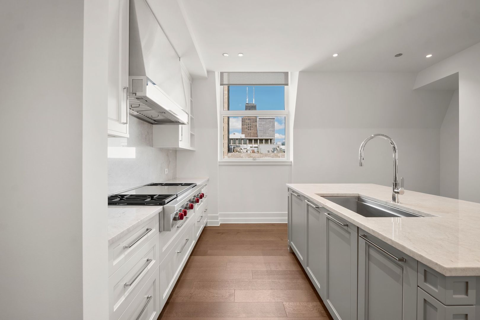 435 N Michigan Avenue Unit: 2004