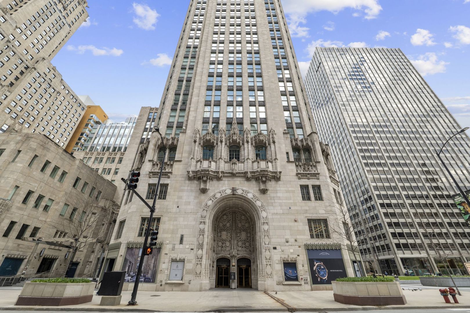 435 N Michigan Avenue Unit: 2004