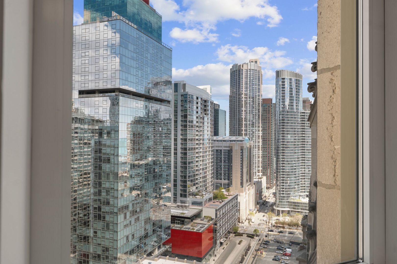 435 N Michigan Avenue Unit: 2004