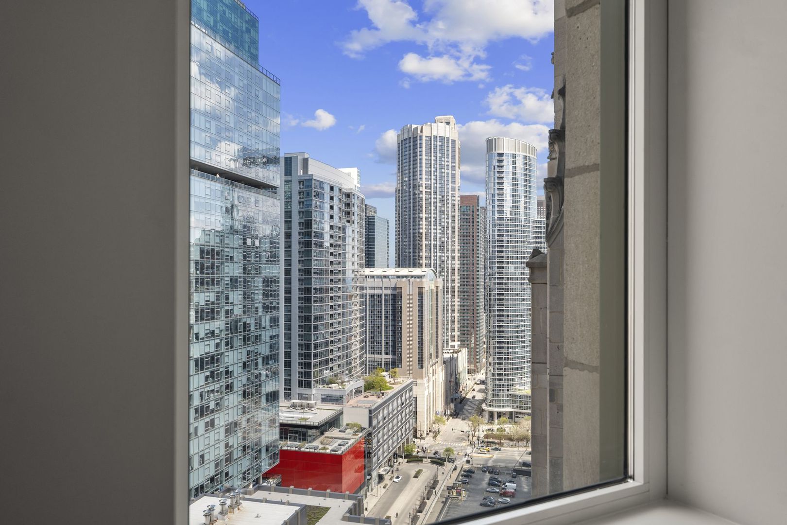 435 N Michigan Avenue Unit: 2004