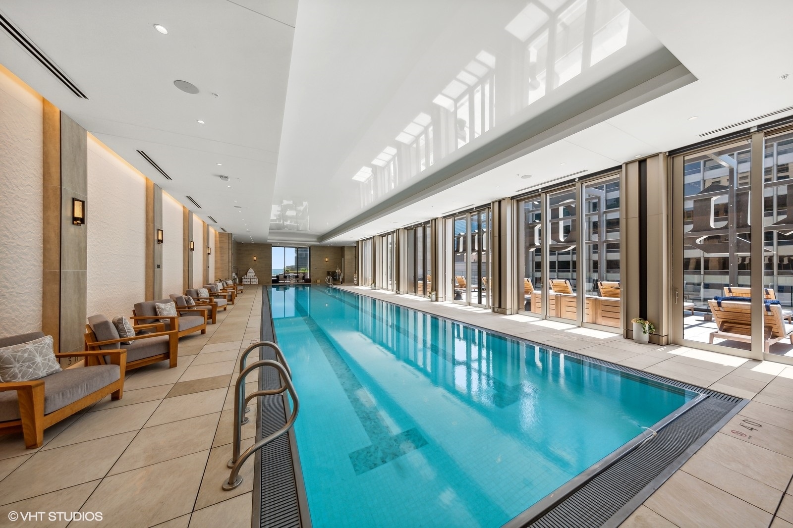 435 N Michigan Avenue Unit: 2004