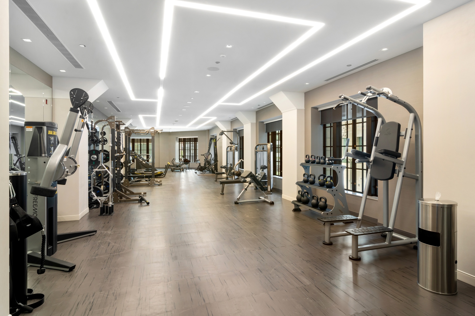 435 N Michigan Avenue Unit: 2004