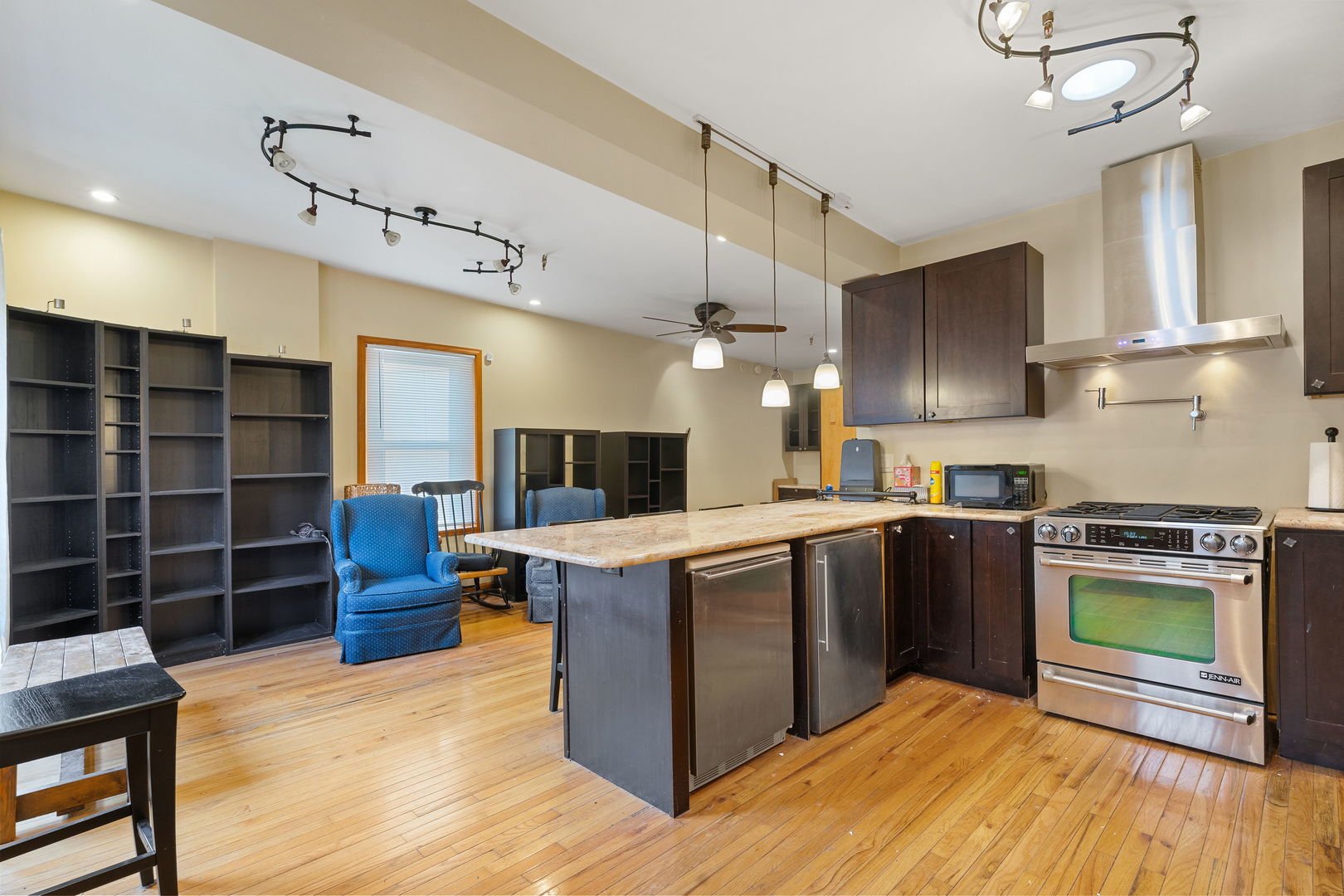 3230 W Fulton Boulevard