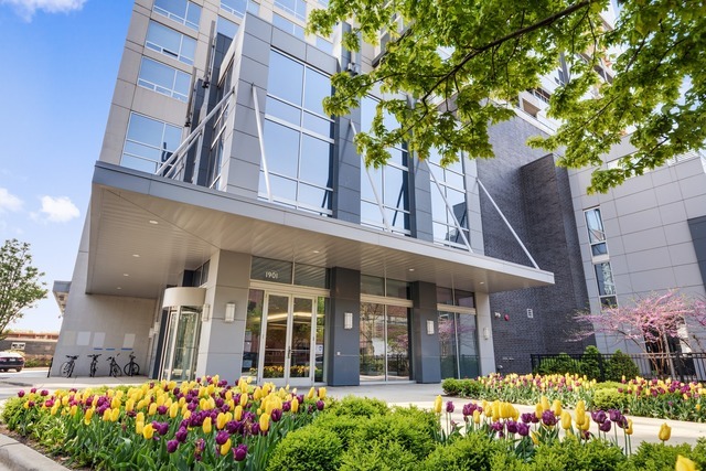 1901 S Calumet Avenue Unit: 1008