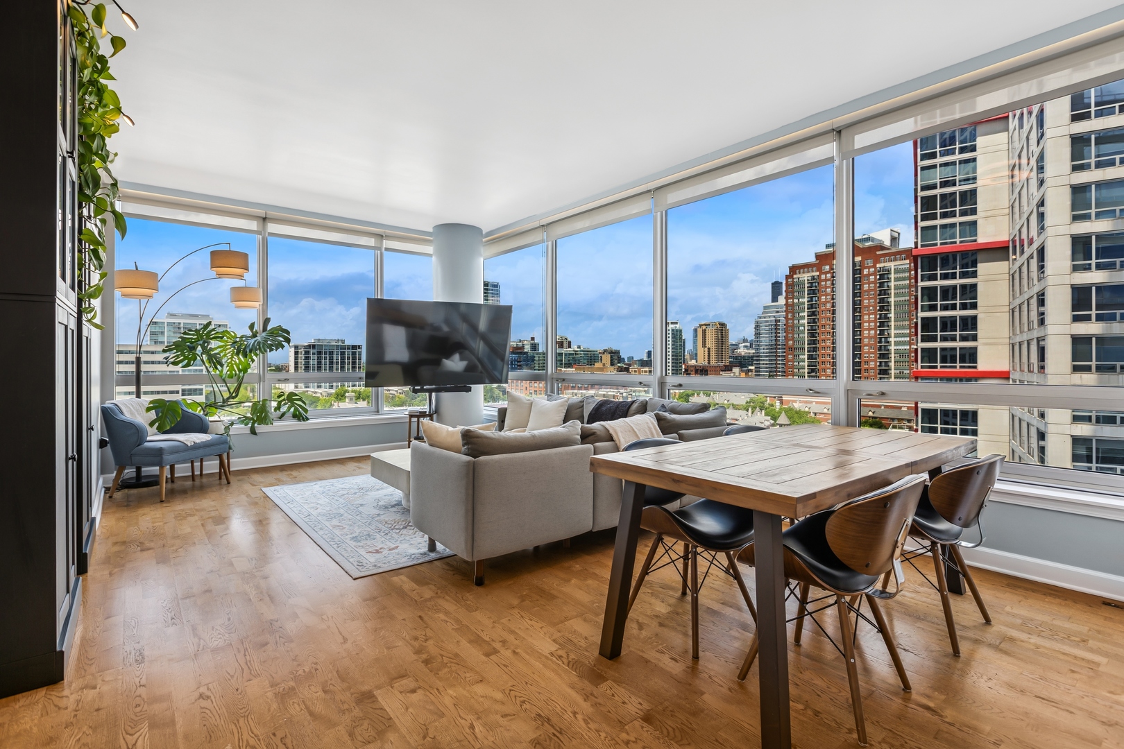 1901 S Calumet Avenue Unit: 1008