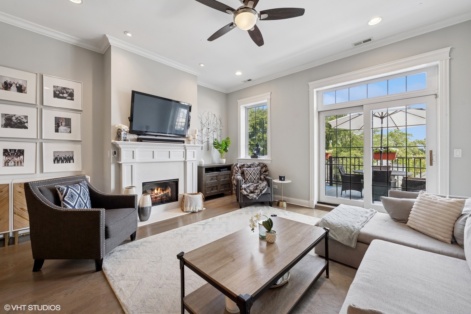 3203 N OAKLEY Avenue Unit: 401