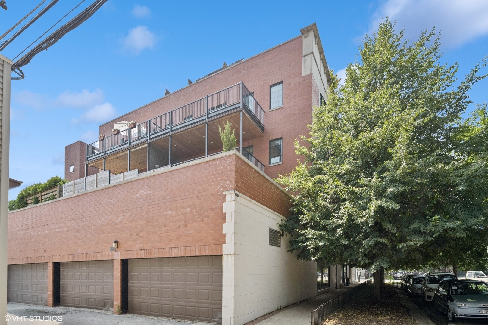 3203 N OAKLEY Avenue Unit: 401