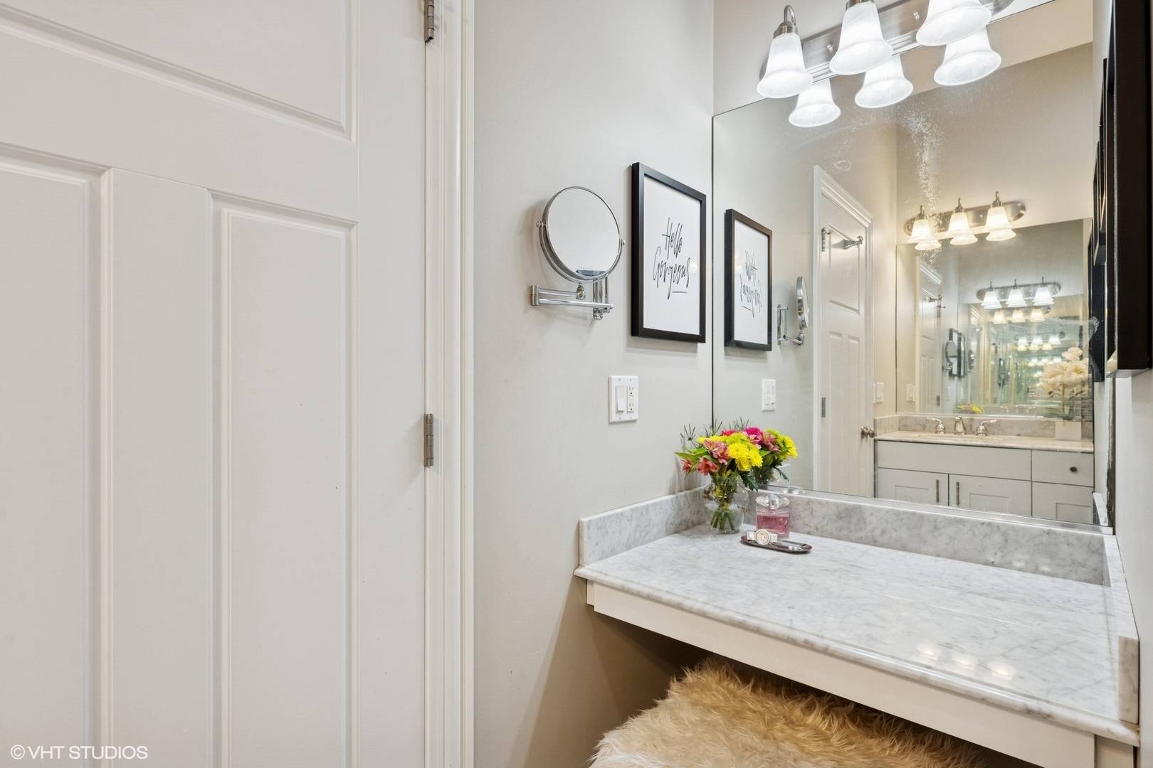 3203 N OAKLEY Avenue Unit: 401