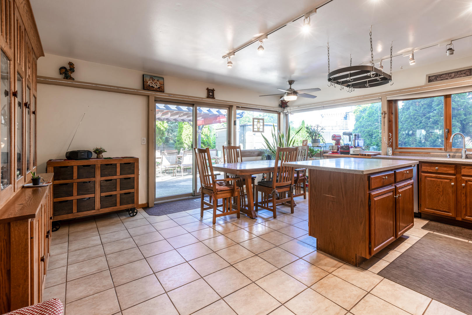 1520 W Beverly Circle