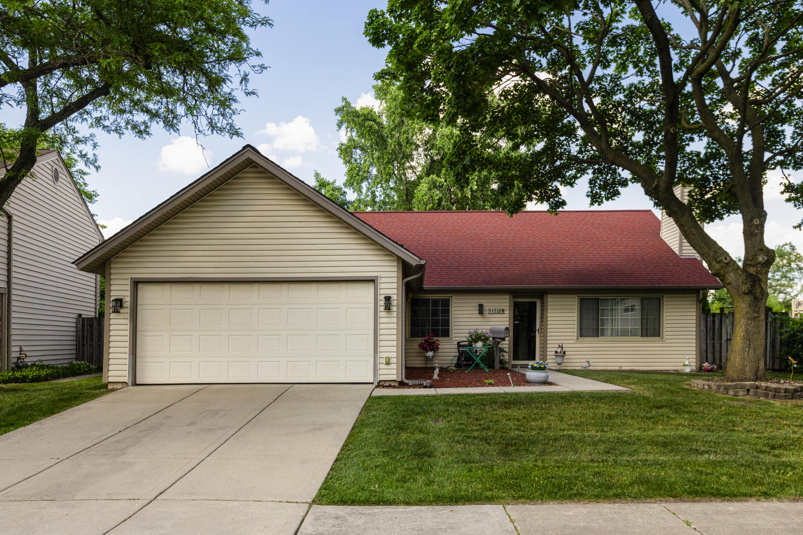 1520 W Beverly Circle