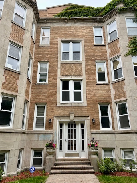 865 W Cornelia Avenue Unit: 1