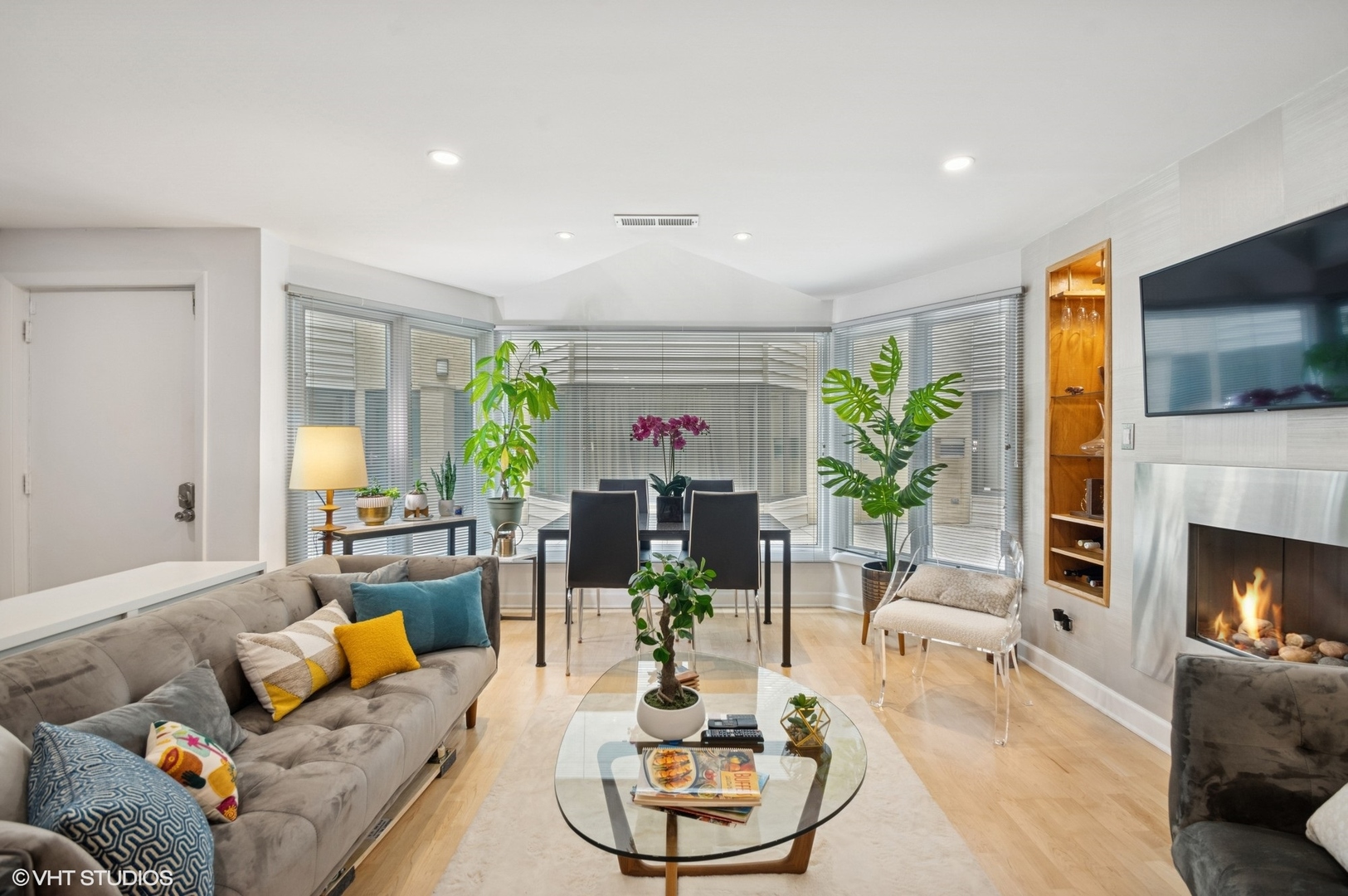 5747 N Sheridan Road Unit: L