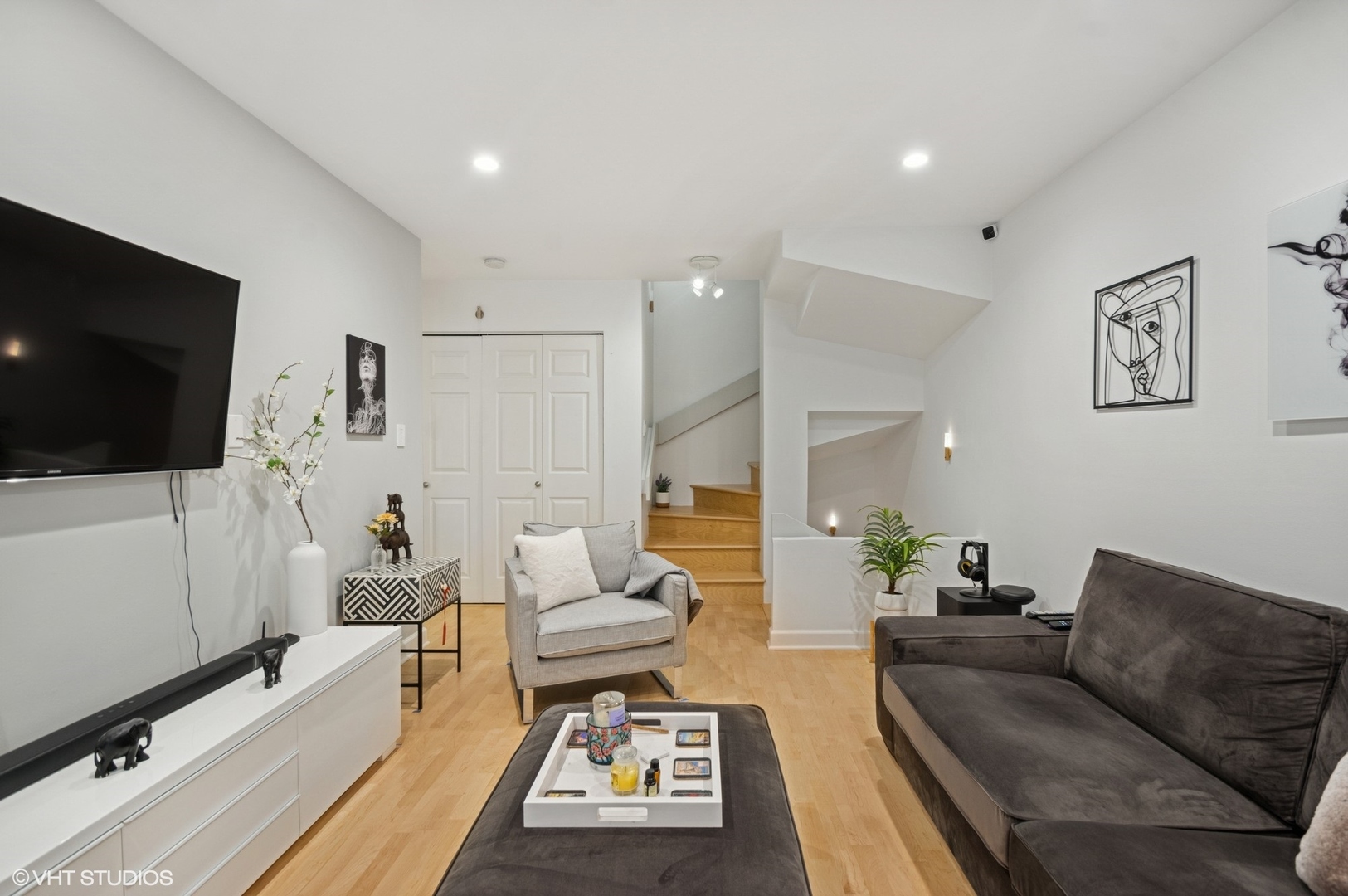 5747 N Sheridan Road Unit: L