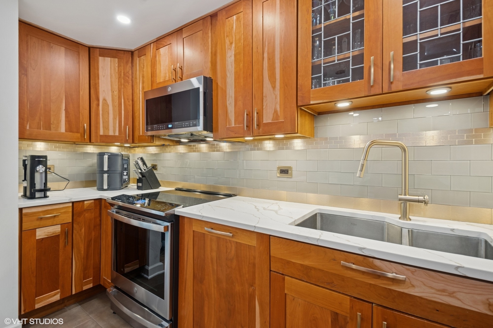 5747 N Sheridan Road Unit: L