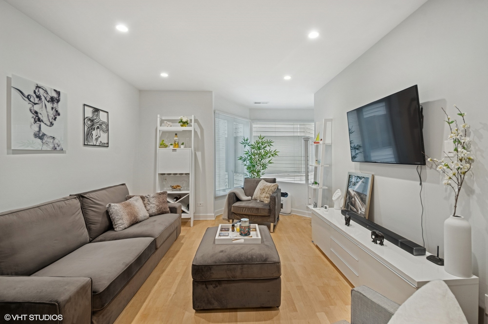 5747 N Sheridan Road Unit: L