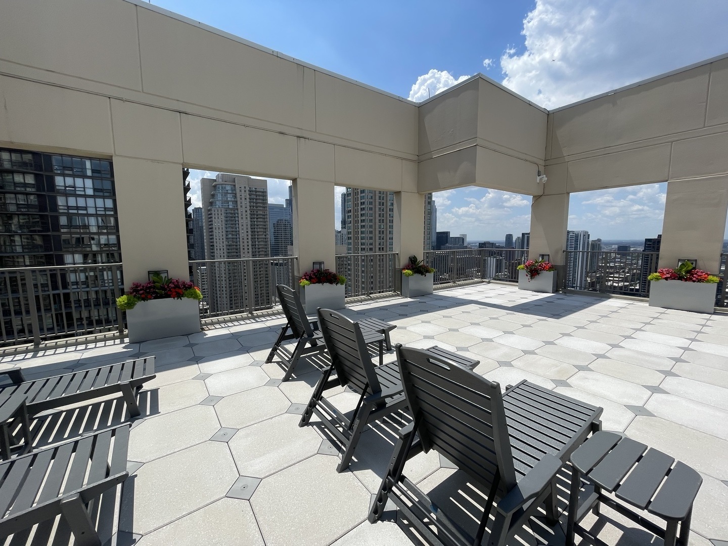 2 E Erie Street Unit: 1105