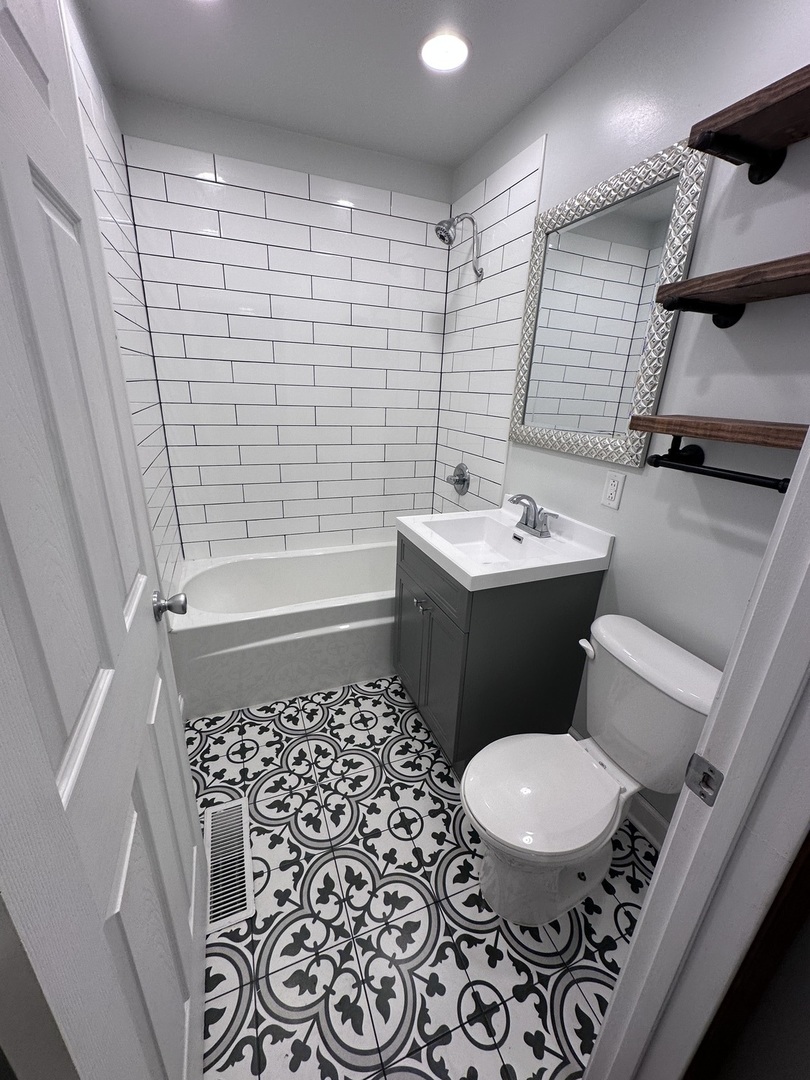 12901 S Marquette Avenue