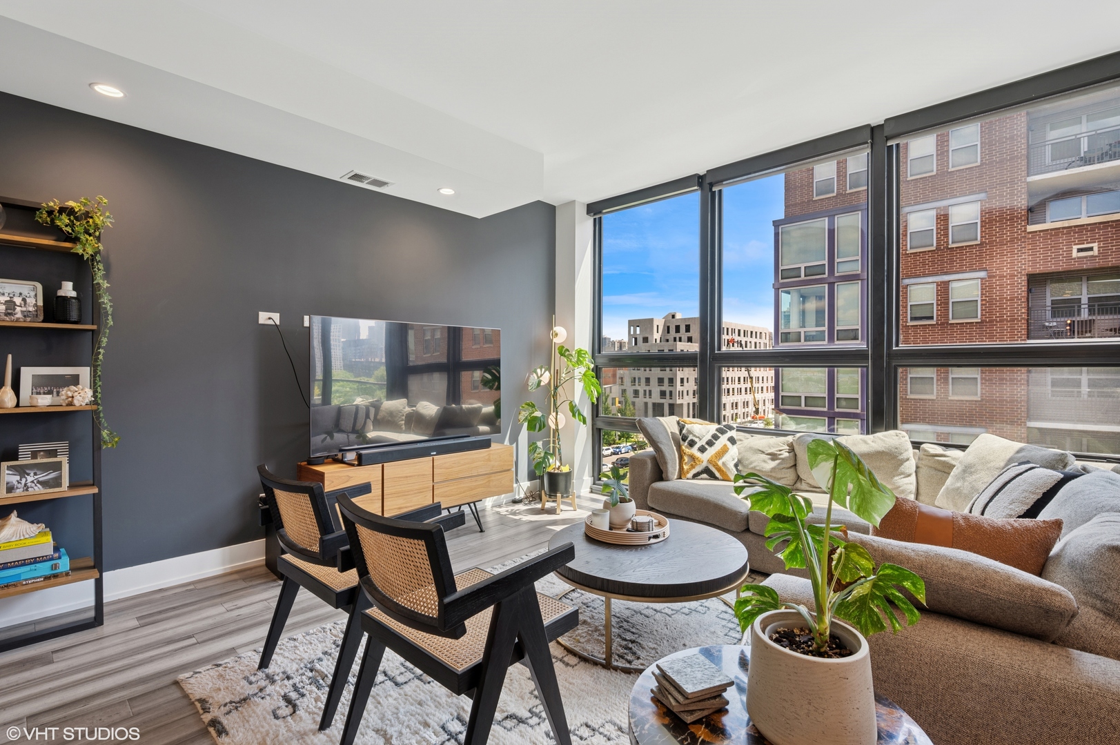 1018 N Larrabee Street Unit: 5S