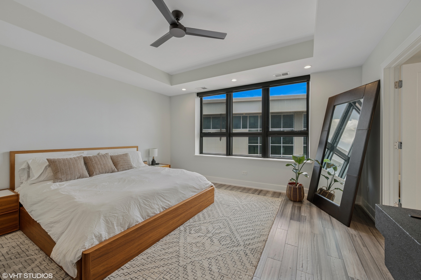 1018 N Larrabee Street Unit: 5S