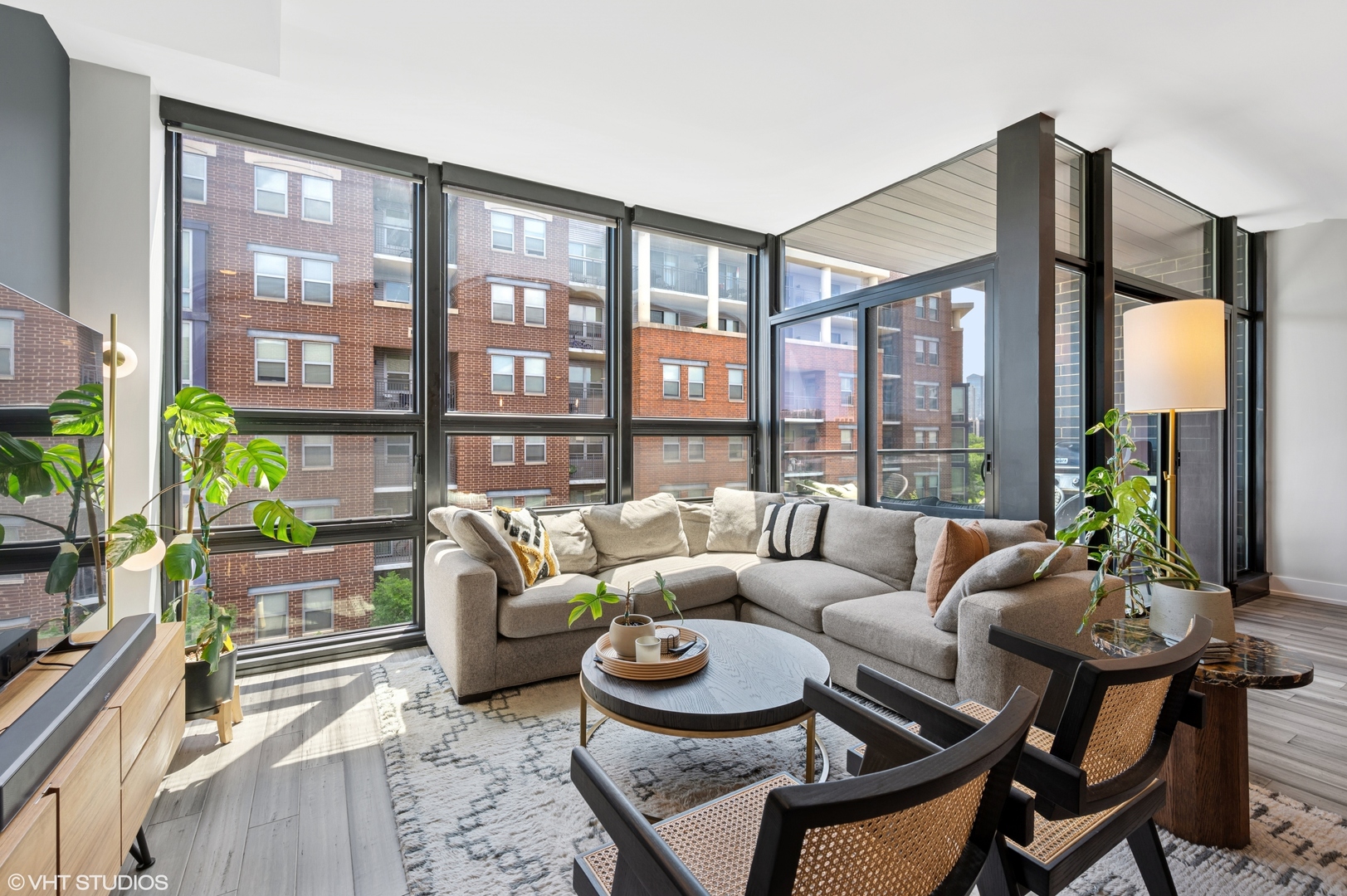 1018 N Larrabee Street Unit: 5S