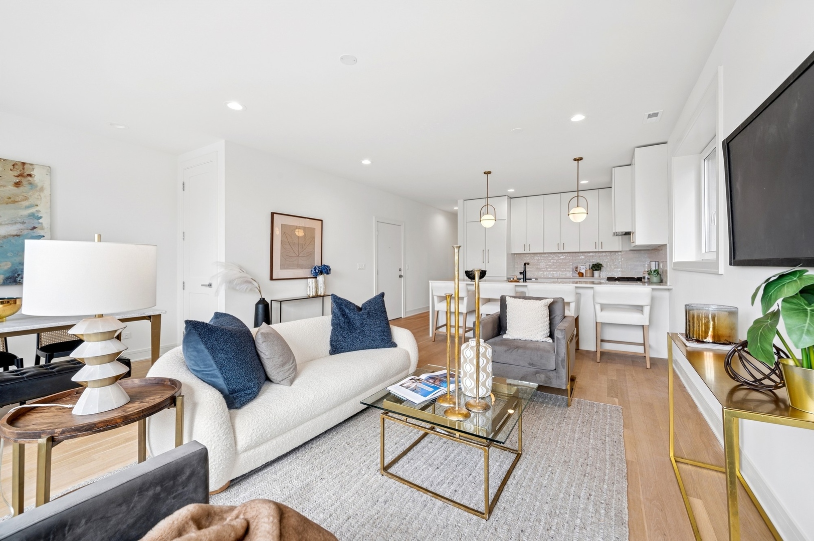1352 W Diversey Parkway Unit: 2