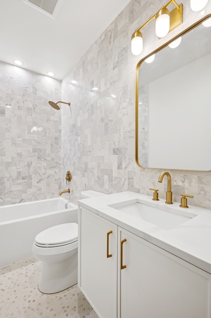 1352 W Diversey Parkway Unit: 2