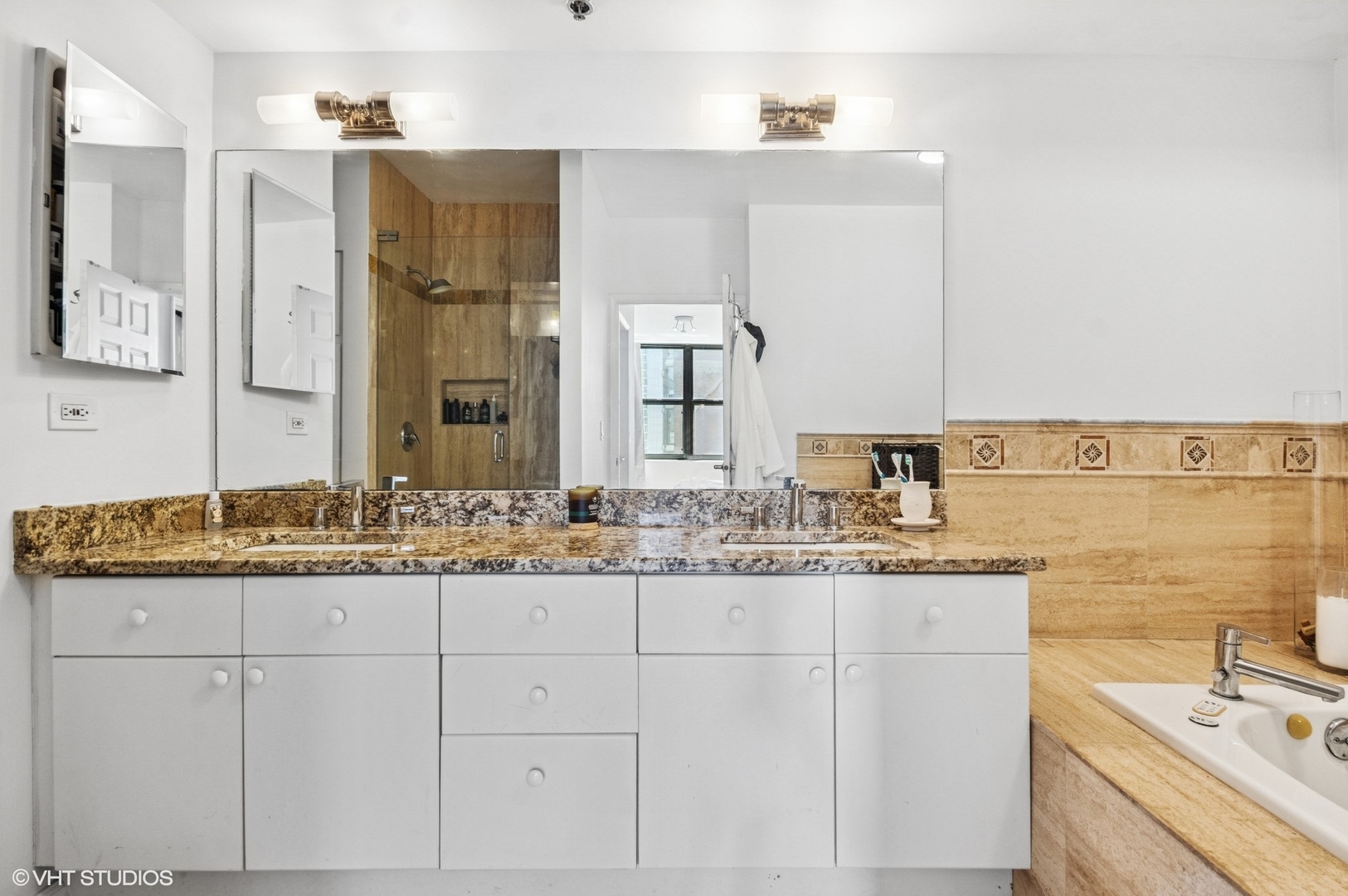 55 W DELAWARE Place Unit: 1008