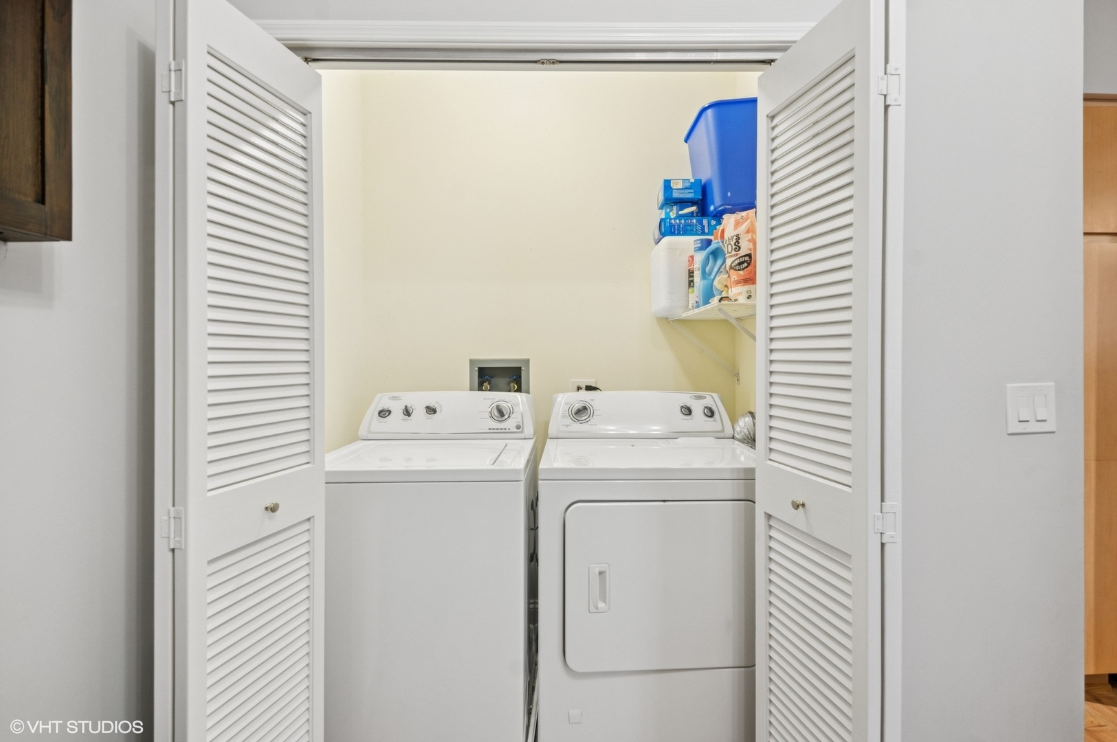 55 W DELAWARE Place Unit: 1008