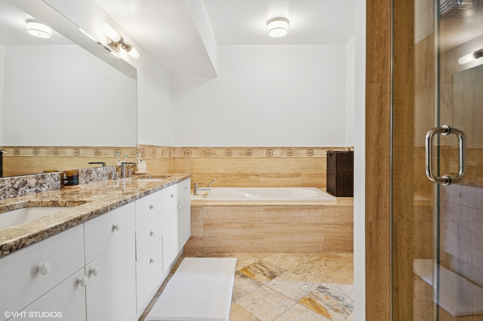 55 W DELAWARE Place Unit: 1008