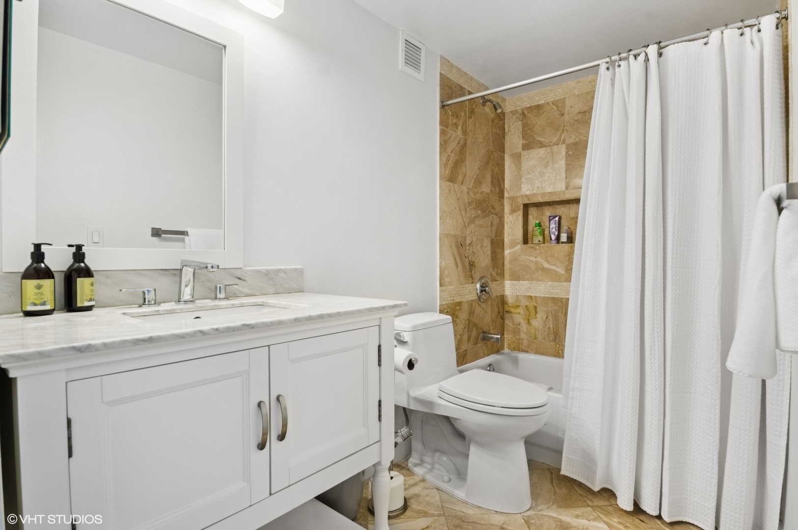 55 W DELAWARE Place Unit: 1008