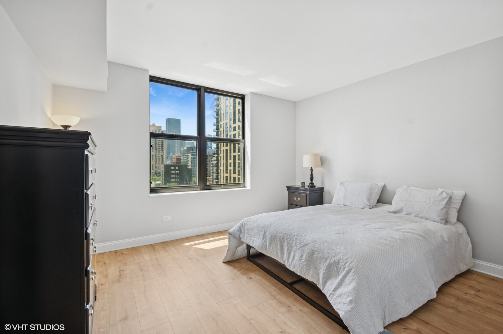 55 W DELAWARE Place Unit: 1008