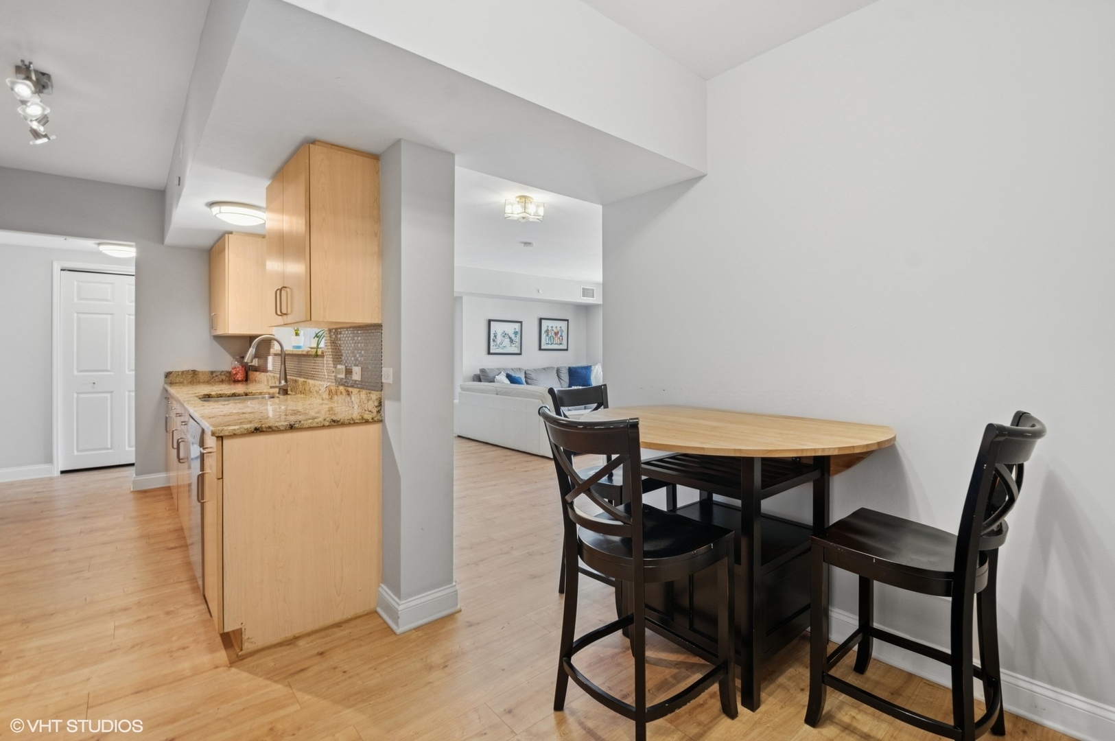 55 W DELAWARE Place Unit: 1008