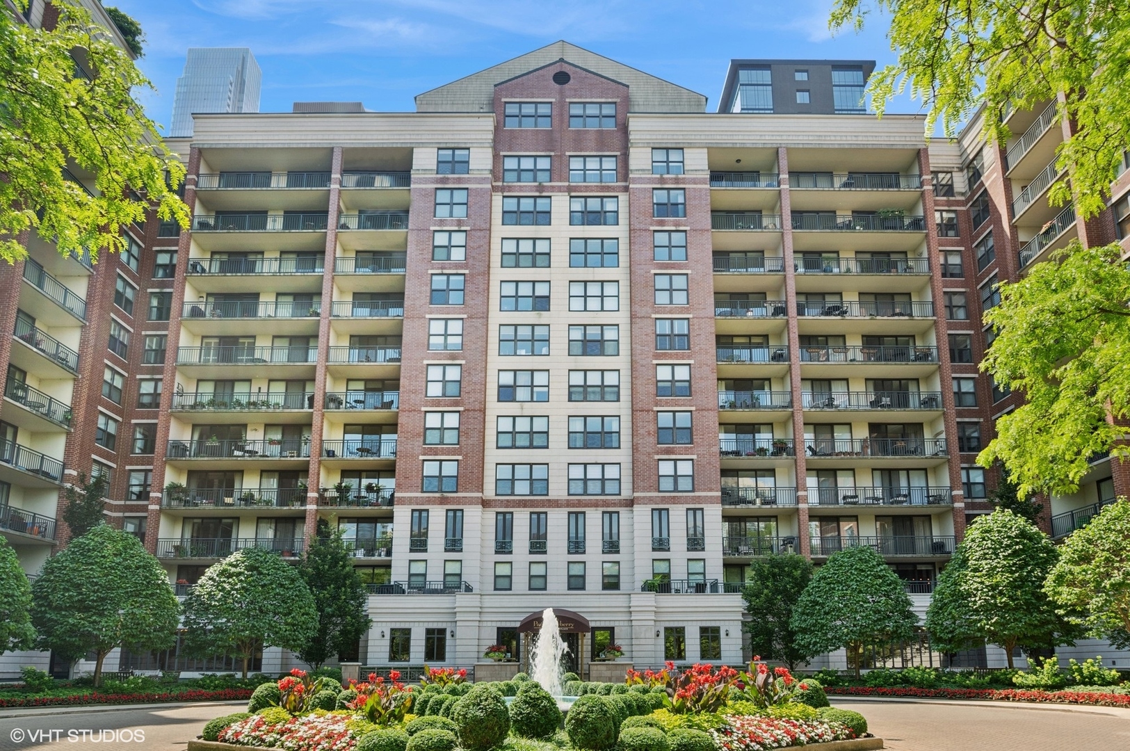 55 W DELAWARE Place Unit: 1008
