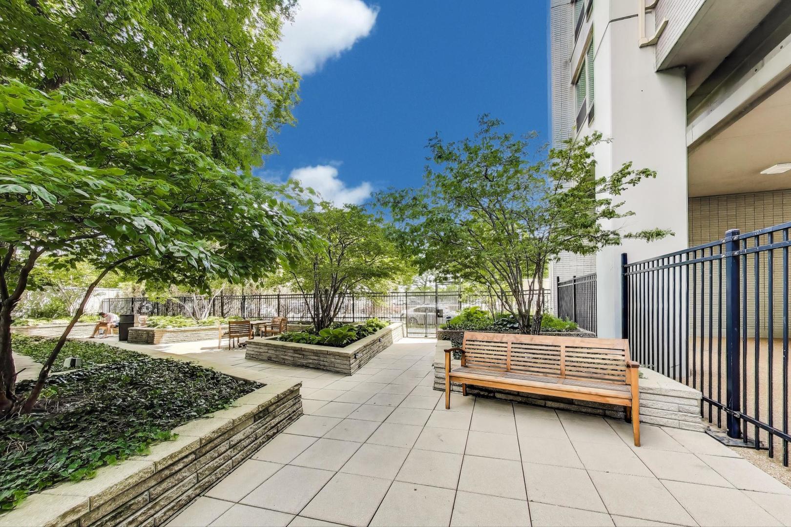 3600 N LAKE SHORE Drive Unit: 2204