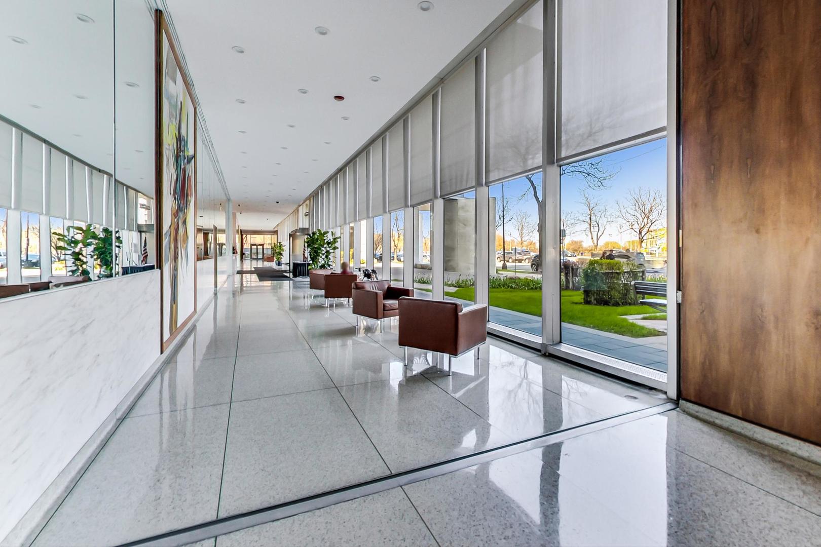 3600 N LAKE SHORE Drive Unit: 2204