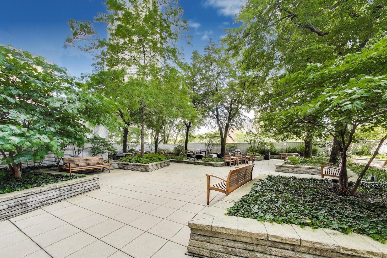 3600 N LAKE SHORE Drive Unit: 2204
