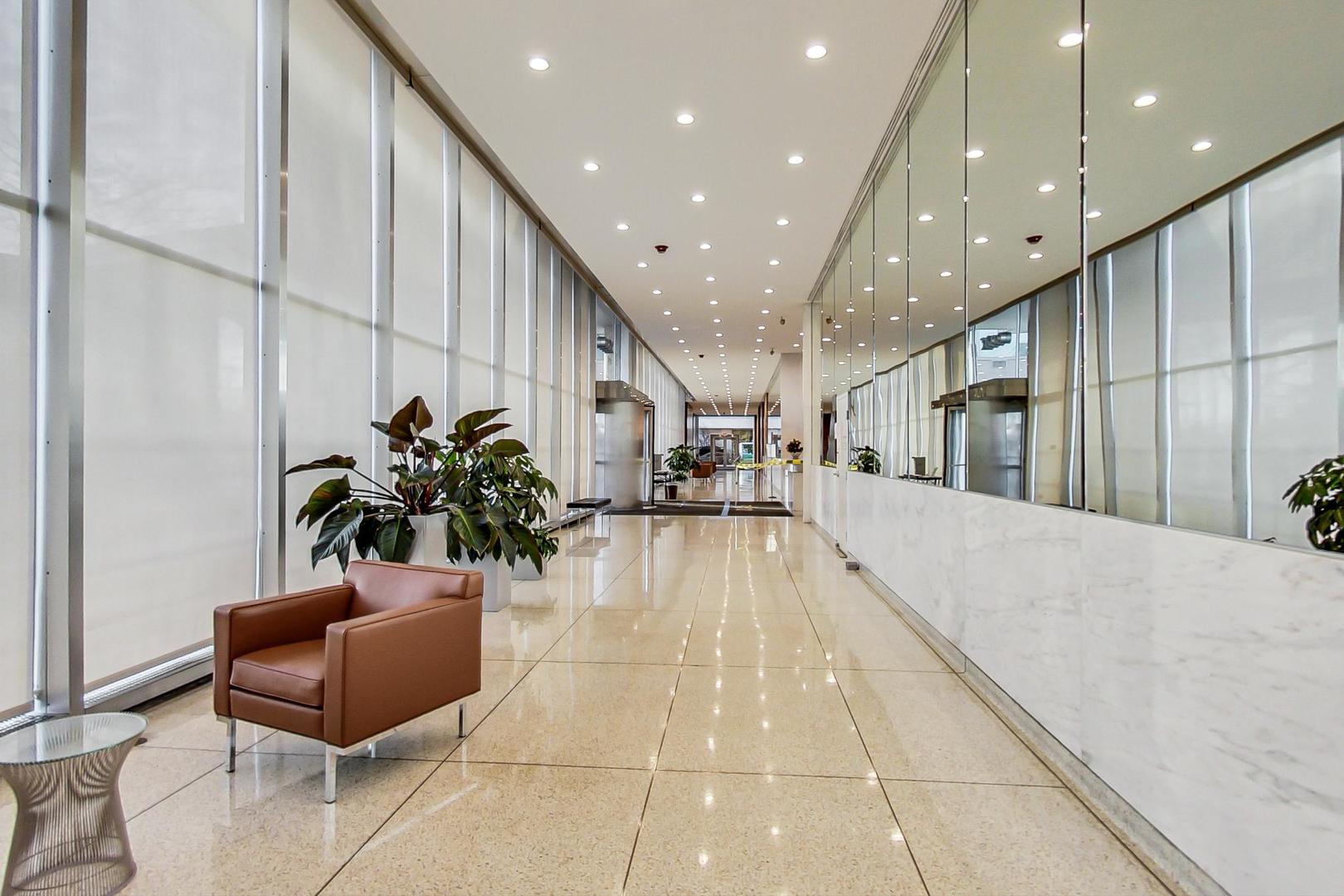 3600 N LAKE SHORE Drive Unit: 2204