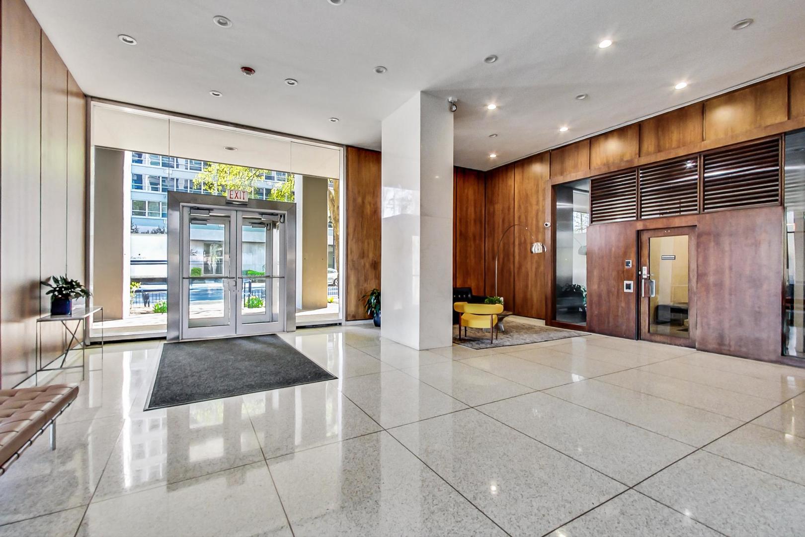 3600 N LAKE SHORE Drive Unit: 2204