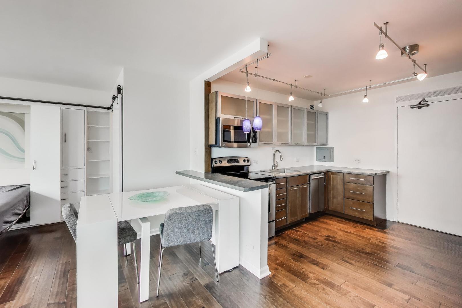 3600 N LAKE SHORE Drive Unit: 2204