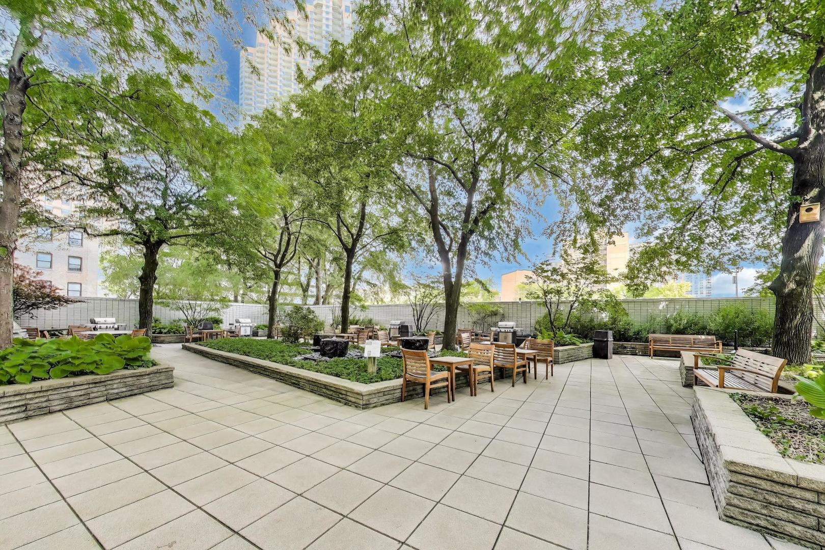 3600 N LAKE SHORE Drive Unit: 2204