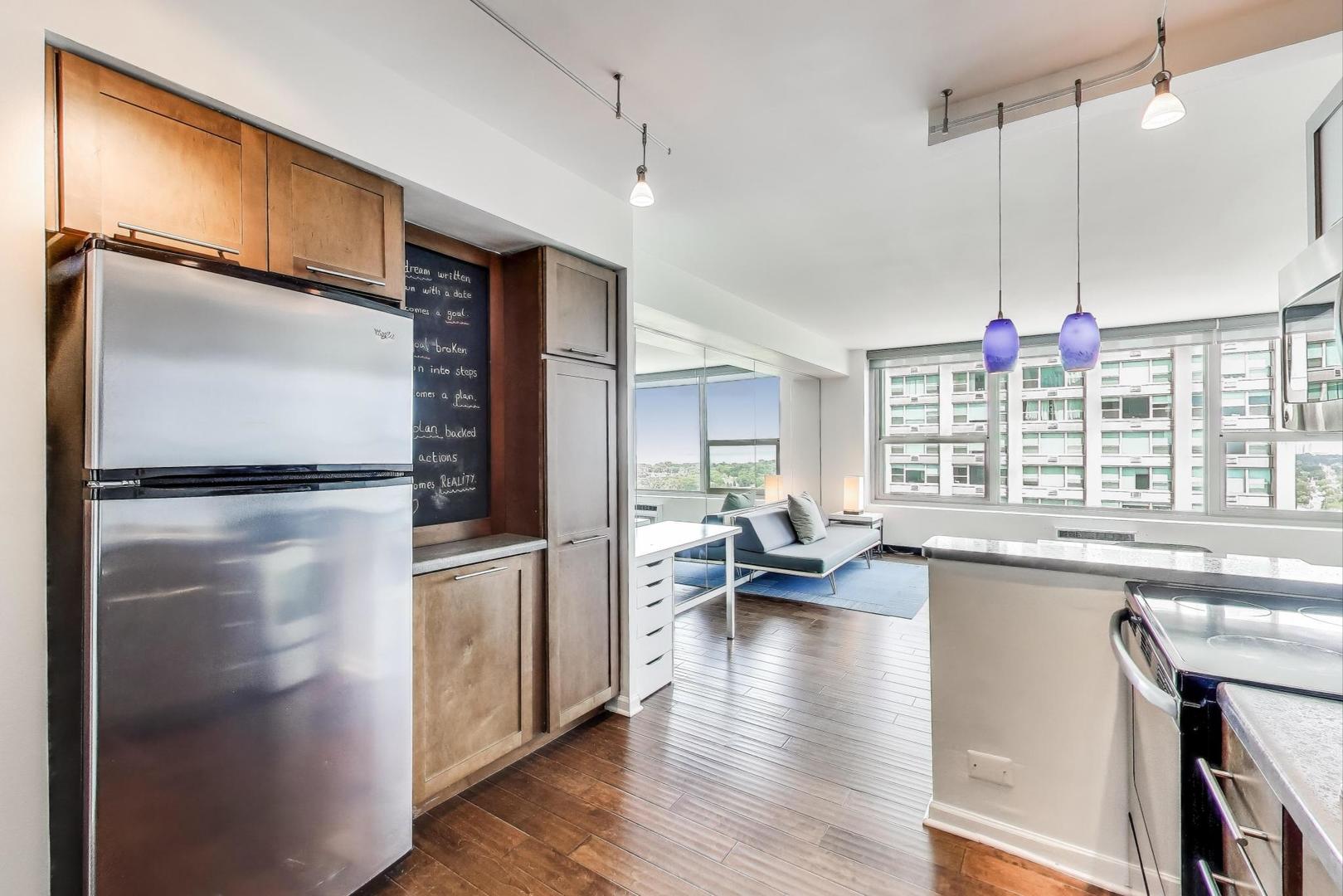 3600 N LAKE SHORE Drive Unit: 2204