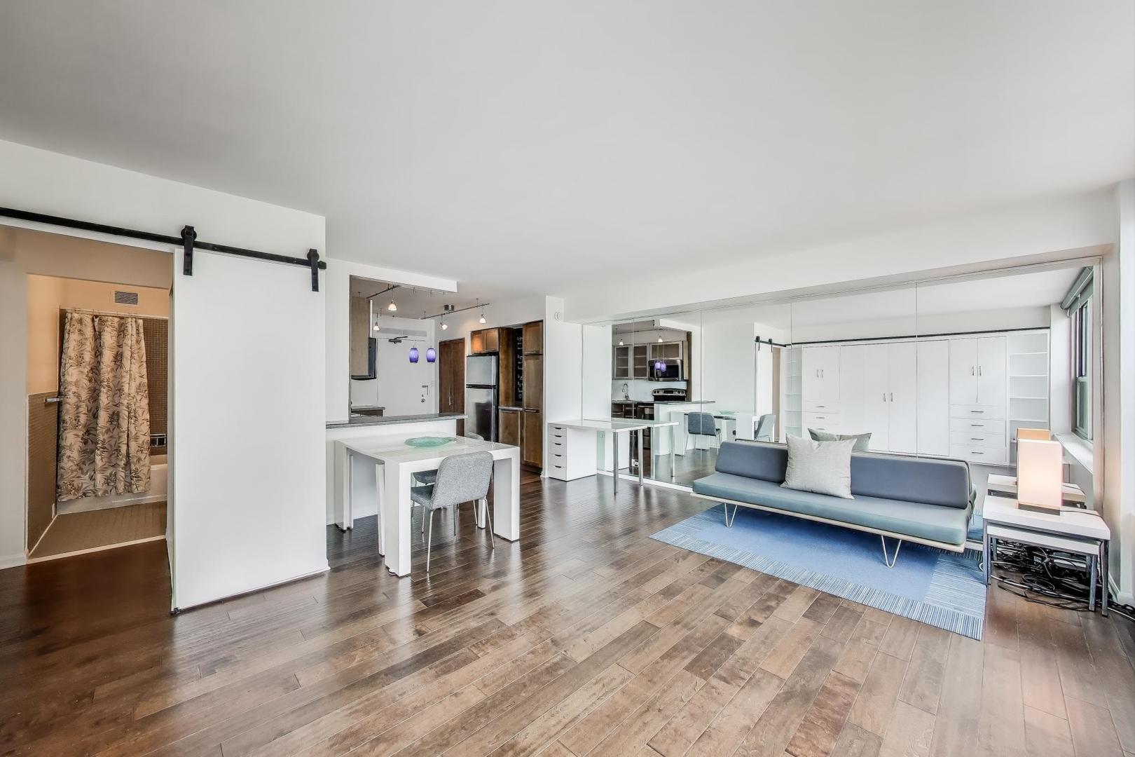 3600 N LAKE SHORE Drive Unit: 2204